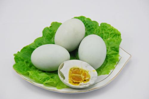 鸭蛋什么颜色的好,鸭蛋什么颜色的好些
