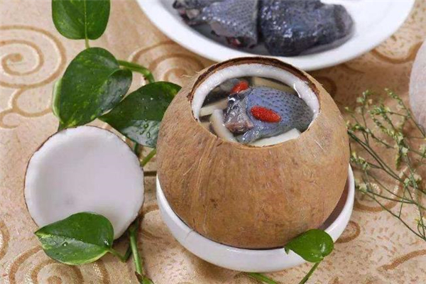 老母鸡汤补还是乌鸡汤补,老母鸡汤和乌鸡汤哪个更有营养?