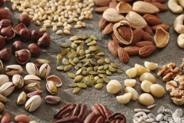 每天都吃坚果有什么好处,经常吃坚果有什么好处和坏处