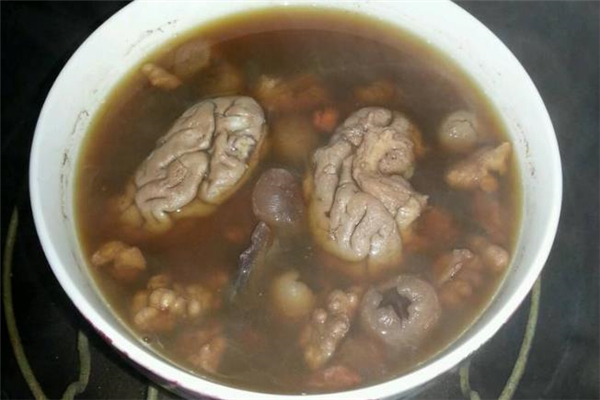 喝猪脑汤的好处和坏处,猪头骨煲汤有毒吗