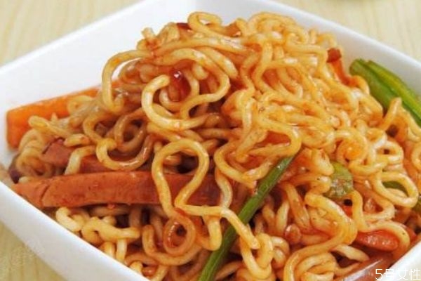 一包泡面的热量是多少大卡,一包泡面的热量是多少卡路里