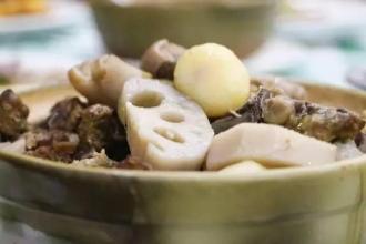 莲藕炖鸡怎么做好吃,莲藕炖鸡怎么做好吃窍门