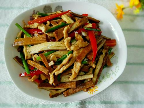 芹菜香干肉丝的做法,韭黄香干肉丝的做法