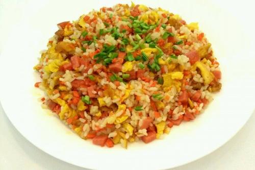 蛋炒饭放生抽吗,蛋炒饭是放生抽还是放酱油