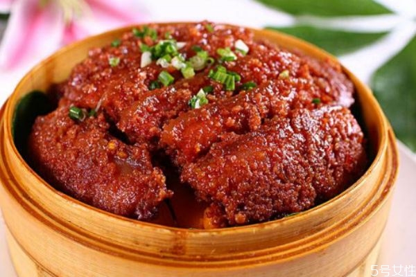 粉蒸肉配什么蒸着好吃,粉蒸肉用什么粉蒸最好