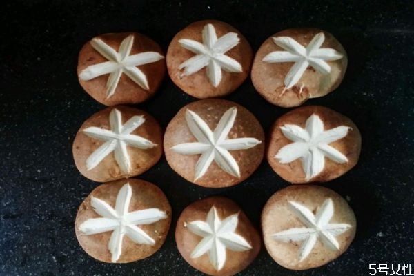 香菇十字花怎么切,香菇如何切十字