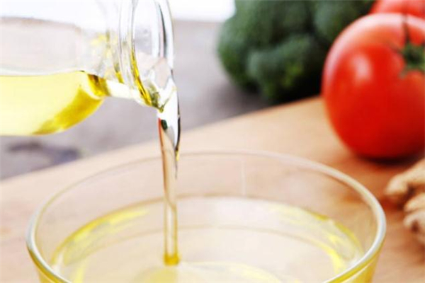 花生油放一年还能吃吗,放2年后花生油能吃吗