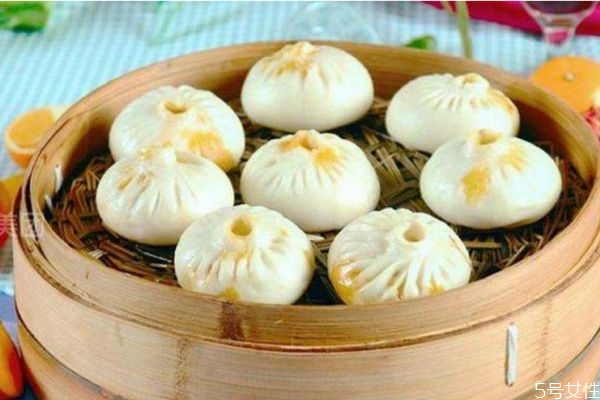 包子保存生的还是蒸熟,包子是蒸熟了保存还是包好了直接速冻好