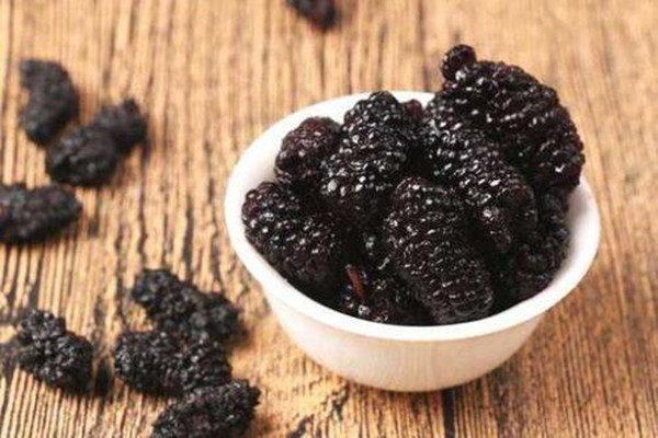 吃桑葚干会不会上火,桑葚干去火还是上火