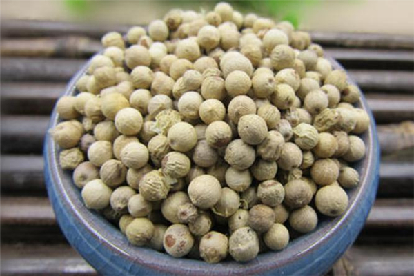 白胡椒为什么有臭味,白胡椒味道是臭的么 白胡椒为什么有臭味,白胡椒味道是臭的么