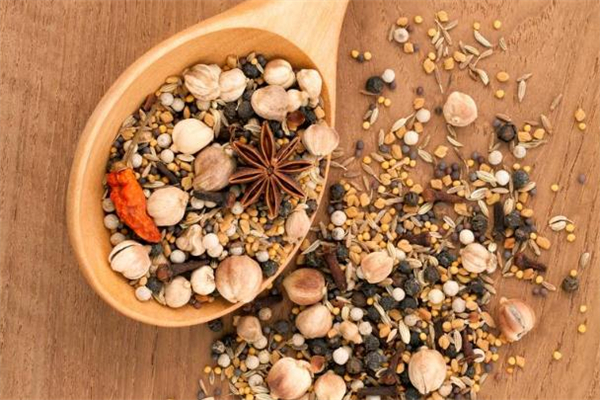 白胡椒什么人不能吃,白胡椒粉什么人不能吃