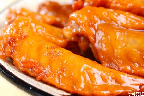 鸡身上哪几个部位不能吃,鸡身上的哪些部位不可以吃