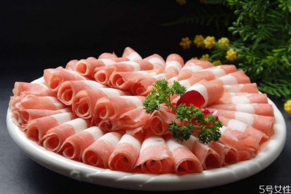 羊肉和鸭肉哪个营养好,鸭肉和猪肉哪个营养价值高 羊肉和鸭肉哪个营养好,鸭肉和猪肉哪个营养价值高