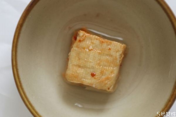 腐乳过期吃了会怎么样,过期半年的腐乳吃了会有事吗