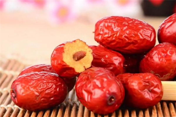 狗头枣可以煲汤吗,狗头煲汤放什么好