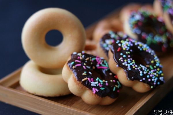 减肥可以吃甜甜圈吗,减肥期间吃了一个甜甜圈 减肥可以吃甜甜圈吗,减肥期间吃了一个甜甜圈