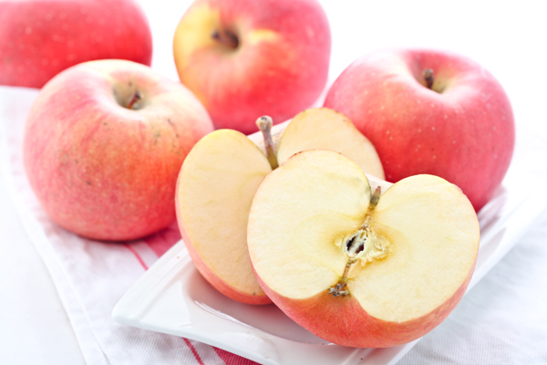 苹果为什么会变黄褐色,咬过的苹果为什么会变黄