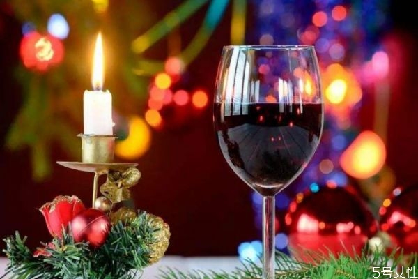 喝红酒应该注意什么,喝红酒有什么讲究?喝红酒的正确步骤是什么?