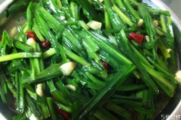 吃蒜苔有什么好处和坏处,吃大蒜头有什么好处