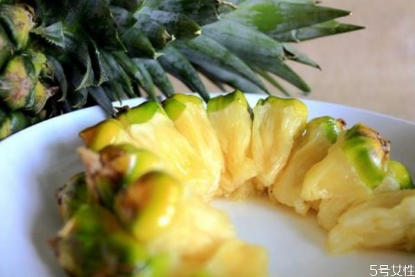 手撕菠萝和普通菠萝一样吗?,手撕菠萝怎么撕步骤