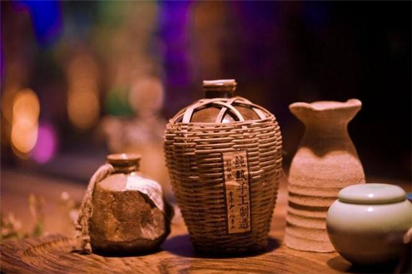 刺梨酒的功效和作用及禁忌症,刺梨子泡酒的功效