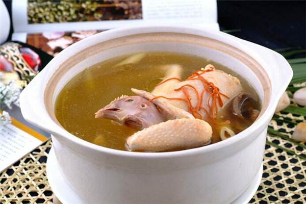 煲鸡汤需要焯水吗,煲鸡汤要不要先焯一下水