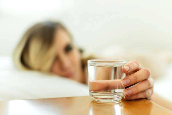 冬天总想喝水是什么原因,冬天特别想喝水