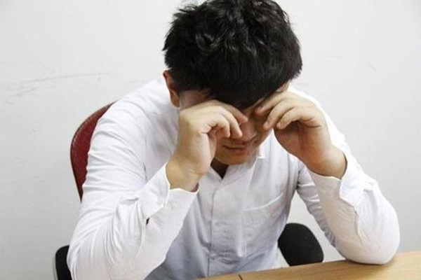 老是口干舌燥怎么回事,经常口干舌燥