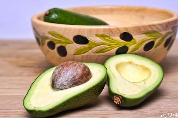吃牛油果的禁忌,什么人不能吃牛油果吃牛油果有什么禁忌