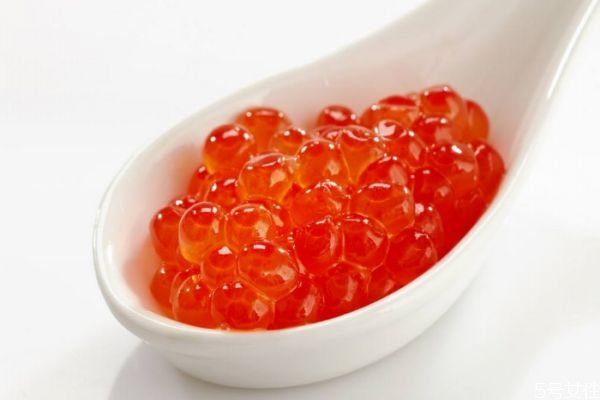 红鱼子酱怎么吃才正确,红色的鱼子酱
