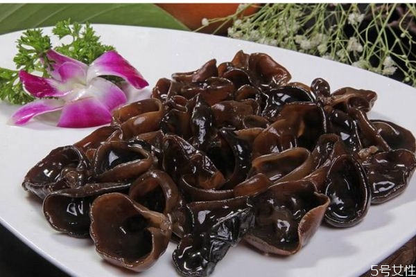 吃黑木耳有啥好处,吃黑木耳的好处和坏处 吃黑木耳有啥好处,吃黑木耳的好处和坏处