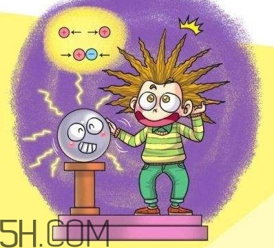 冬天手摸金属就触电,冬天摸金属容易触电是为什么