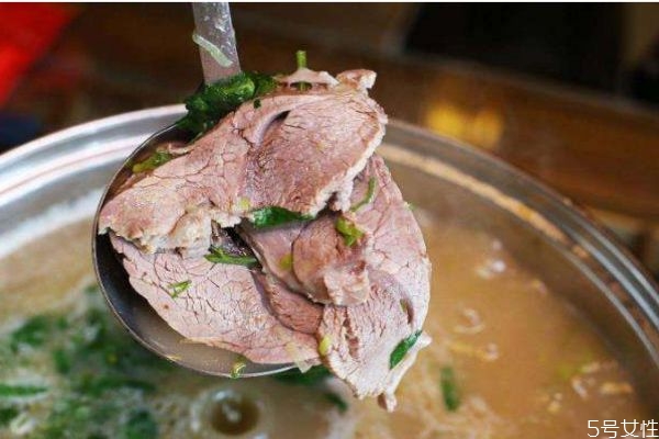 喝羊肉汤有啥好处,吃羊肉喝汤有什么好处