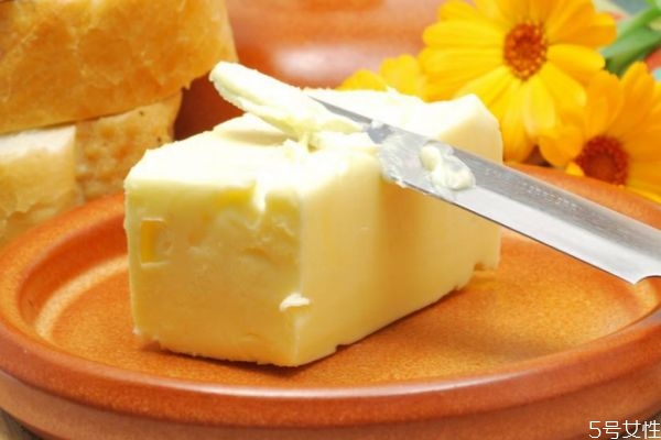 黄油能放多久,黄油常温下能放多久 黄油能放多久,黄油常温下能放多久