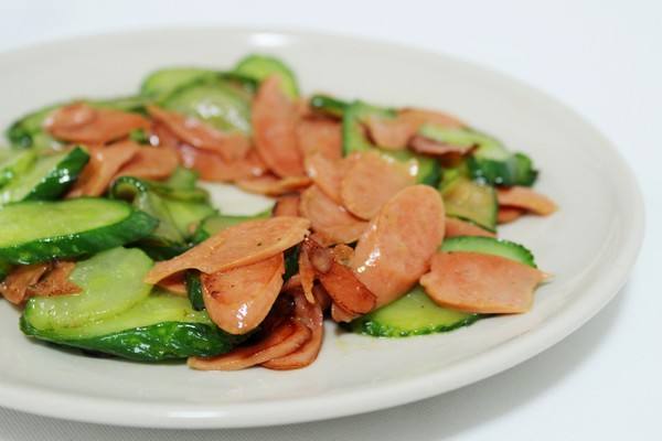 100克火腿肠的热量是多少,100克火腿肠的热量是多少大卡