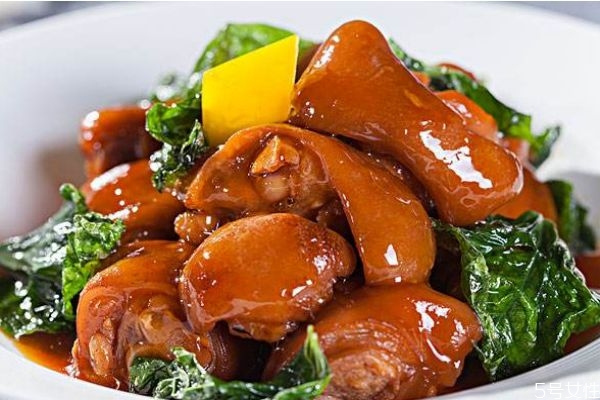 经常吃猪脚有什么好处,吃猪蹄有什么坏处