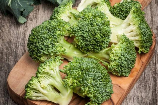 西兰花怎么吃有营养还简单,西兰花怎么做好吃又有营养 西兰花怎么吃有营养还简单,西兰花怎么做好吃又有营养