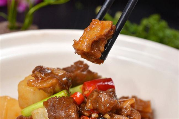 热水炖牛肉还是冷水,炖牛肉用开水还是冷水好