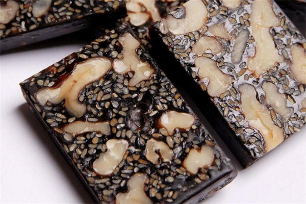 阿胶糕晚上睡前吃好吗,每天晚上睡觉前吃阿胶糕好吗