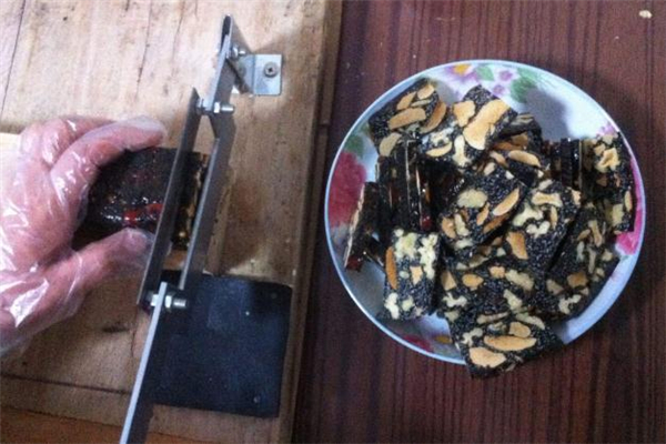 阿胶糕配什么吃不上火又好吸收,阿胶糕配什么吃不上火