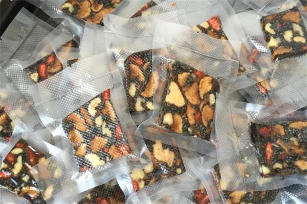 阿胶糕发苦能吃吗,阿胶糕熬得发苦还能吃吗