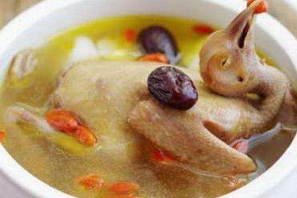 核桃鸽子汤怎么炖最营养,核桃煲鸽子汤