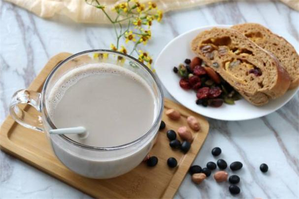 备孕喝黑豆浆什么时候喝好,备孕期间喝黑豆浆的好处 备孕喝黑豆浆什么时候喝好,备孕期间喝黑豆浆的好处