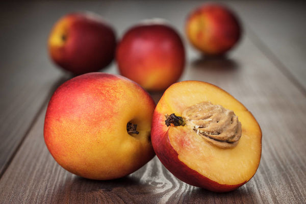 桃罐头怎么做好吃,桃罐头能加热吃吗