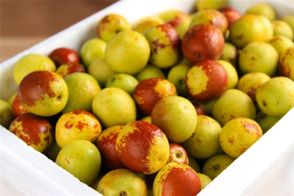 冬枣全红的正常吗,冬枣全身通红正常吗