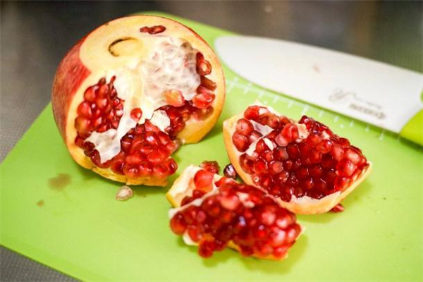 吃石榴籽肚子会痛吗,小孩吃了石榴籽肚子疼怎么办