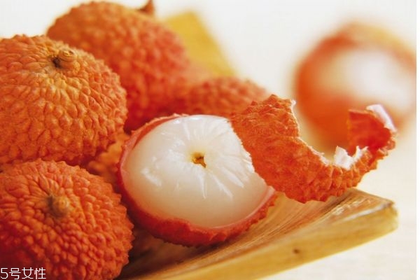 荔枝一天最多可以吃多少个,荔枝干一天吃多少合适 荔枝一天最多可以吃多少个,荔枝干一天吃多少合适