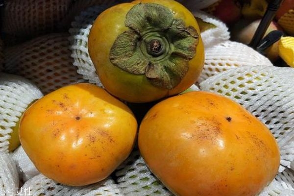 吃了涩柿子会怎样,吃柿子很涩要不要紧