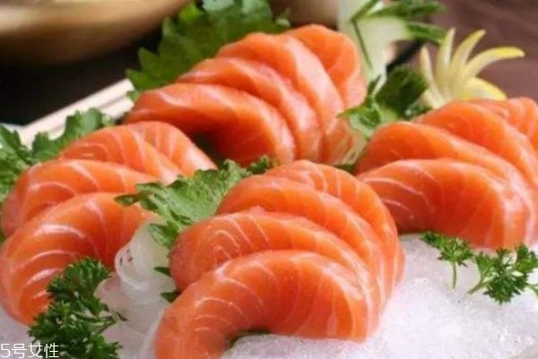 吃三文鱼的好处,常吃三文鱼有什么好处