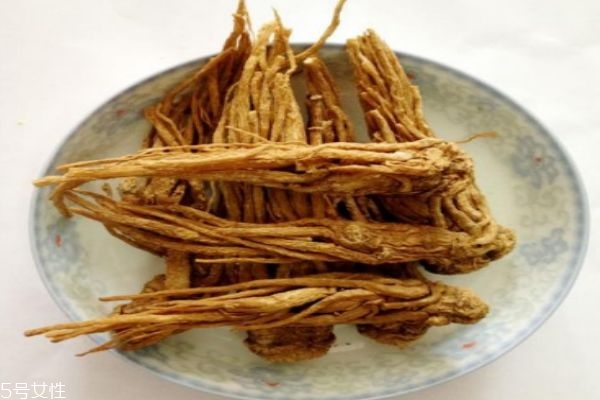 吃当归有啥好处,当归吃了有什么好处和坏处 吃当归有啥好处,当归吃了有什么好处和坏处
